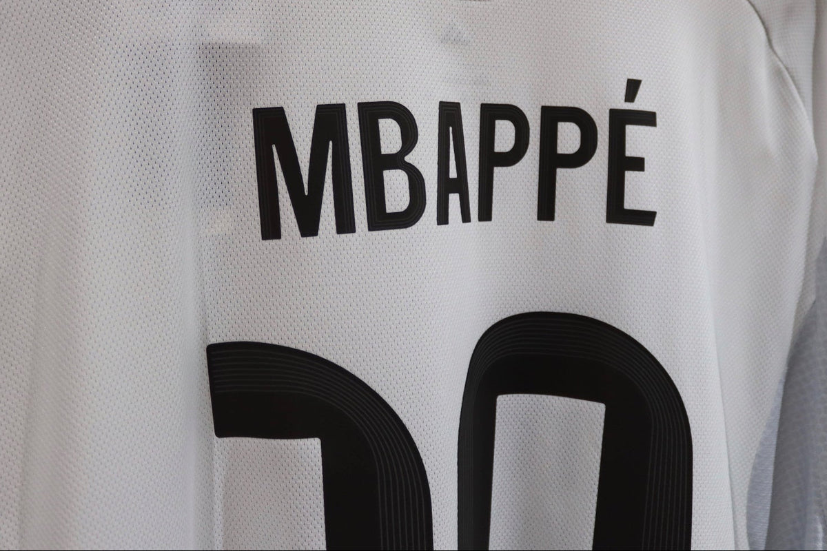 Real Madrid Home Player Spec - 2025/26 - Mbappe (XXL)