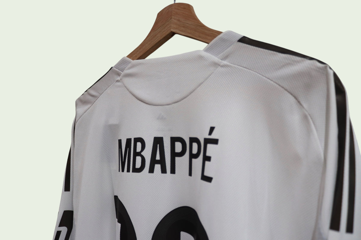 Real Madrid Home Player Spec - 2025/26 - Mbappe (XXL)