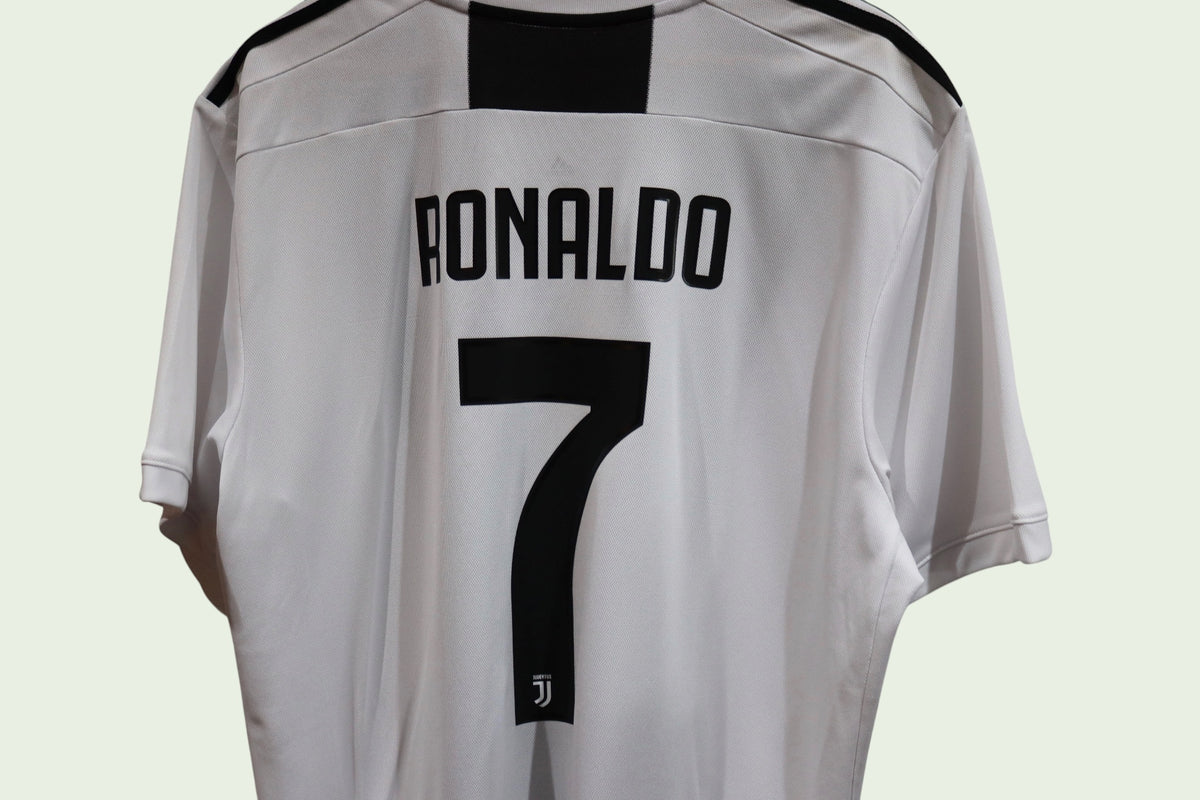 Juventus Home - 2018/19 - Cristiano Ronaldo - (XL)